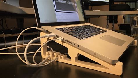 curve laptop stand 3d print.
